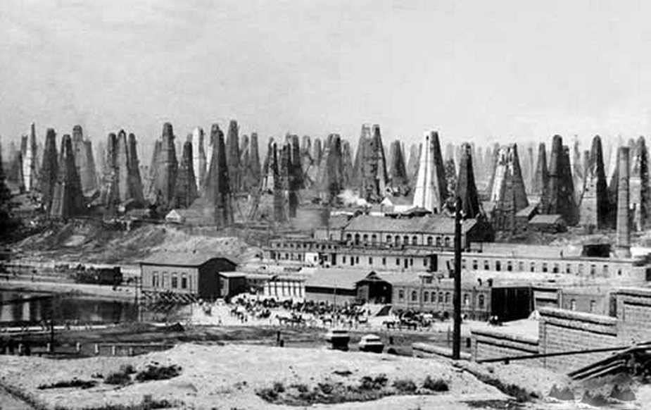 Noble Brother Oil Field/Derricks in Azerbaijan at the Turn of the Last Century